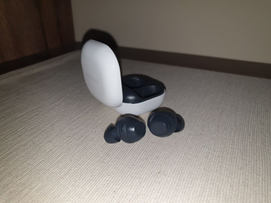 Bluetooth слушалки Samsung Galaxy Buds FE R400 - Graphite