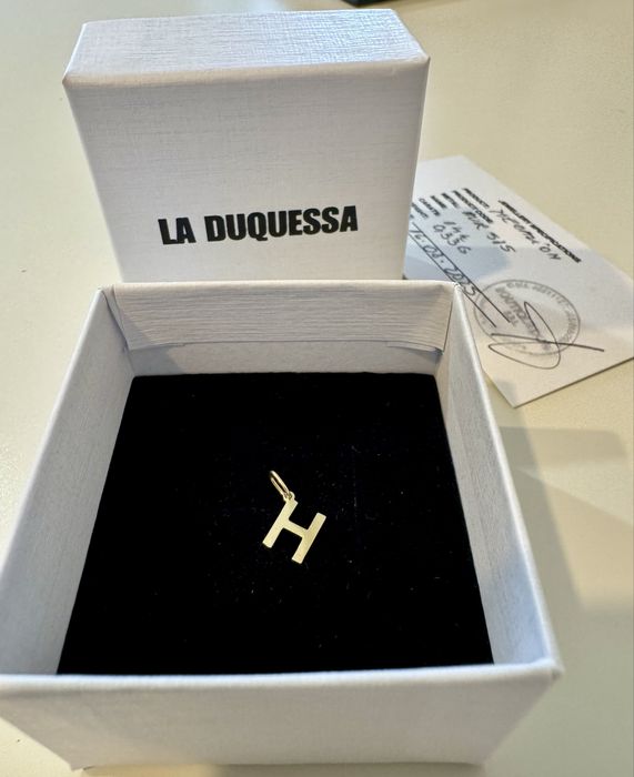 Medalion pandantiv ,,H” aur