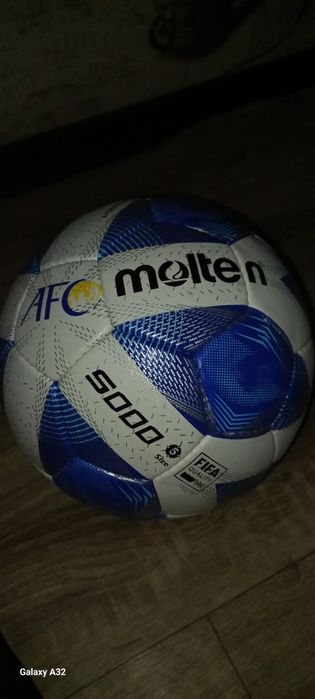 Футбольный мяч Molten
