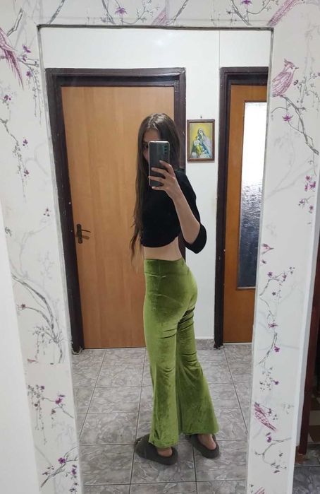 Pantaloni "flared" din catifea sintetica