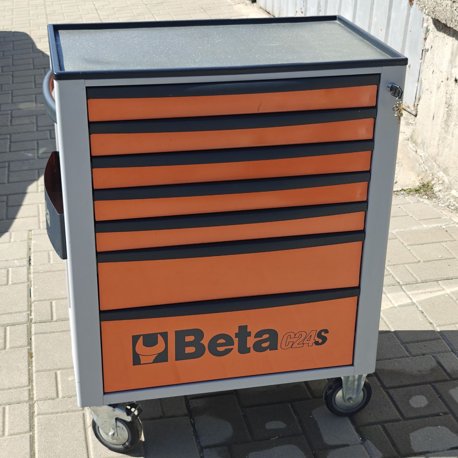 Beta количка за инструменти със 7 чекмеджета 4 от които с инструменти