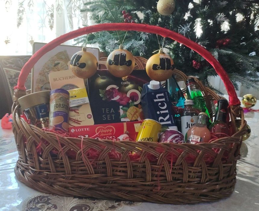 Yangi yilga Savatlar shokolad va ichimliklar Корзины на новый год