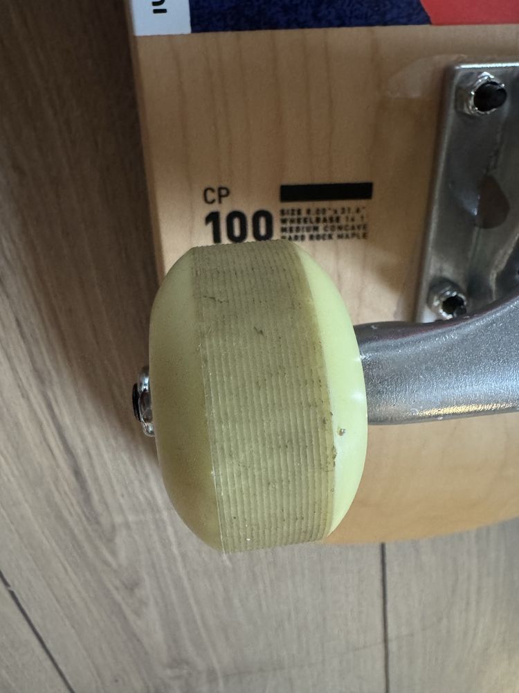 placa skateboard si suport din mesteacan