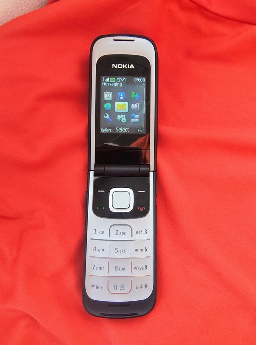 Nokia 2720s  ( decodat, impecabil 10/10)