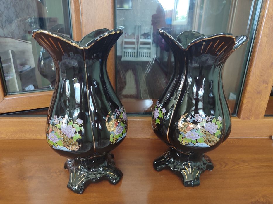 Gul uchun vaza va hrustalniy vaza sotiladi