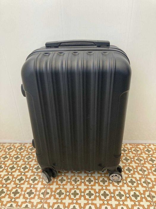 Чемодан на колестках ручная кладь