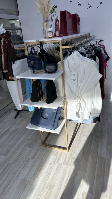 Торговое обородудование для магазина одежды