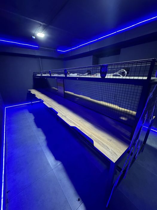 Игровой стол для компьюерного клуба.