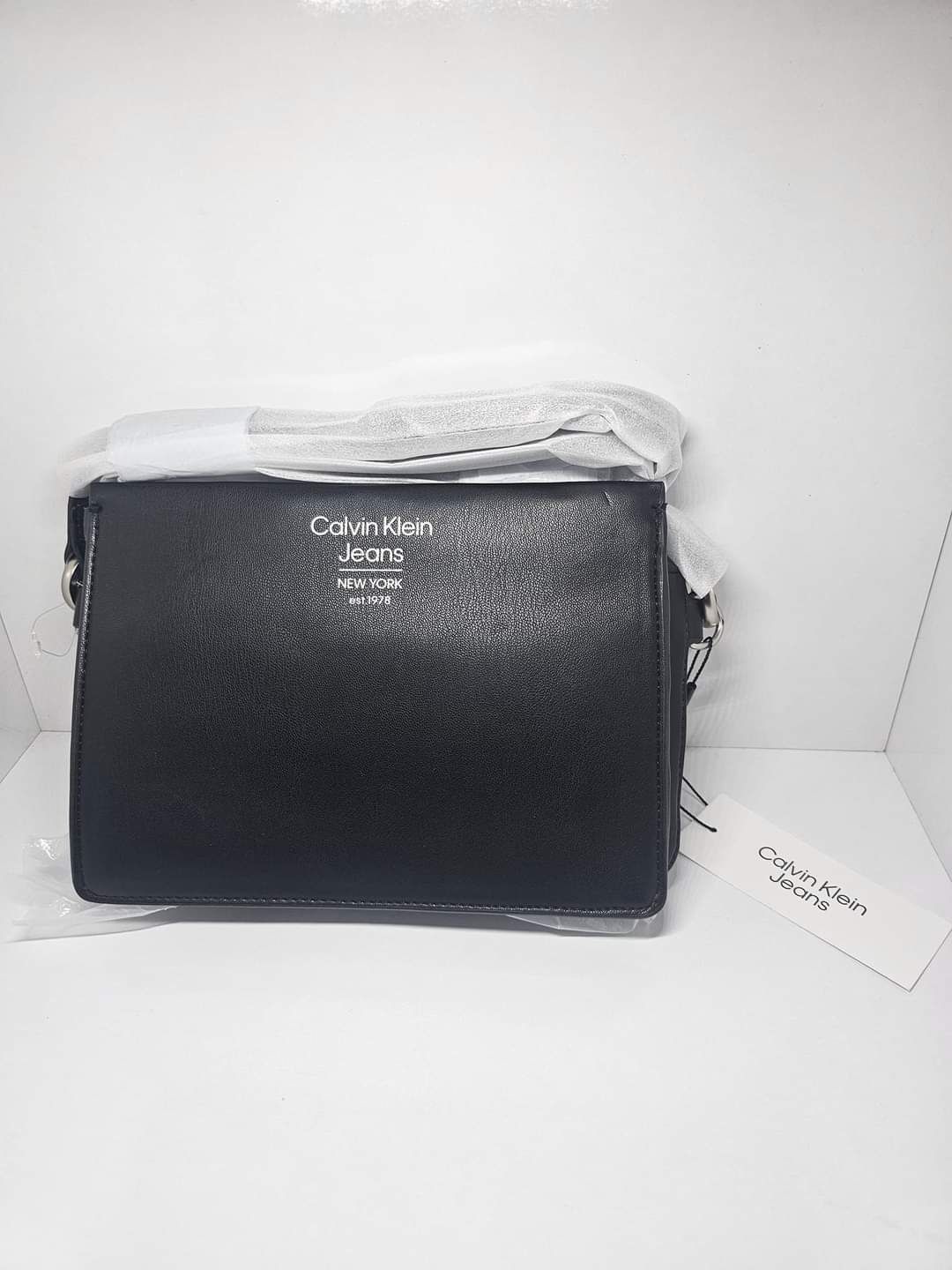 Оригинална чанта Calvin Klein