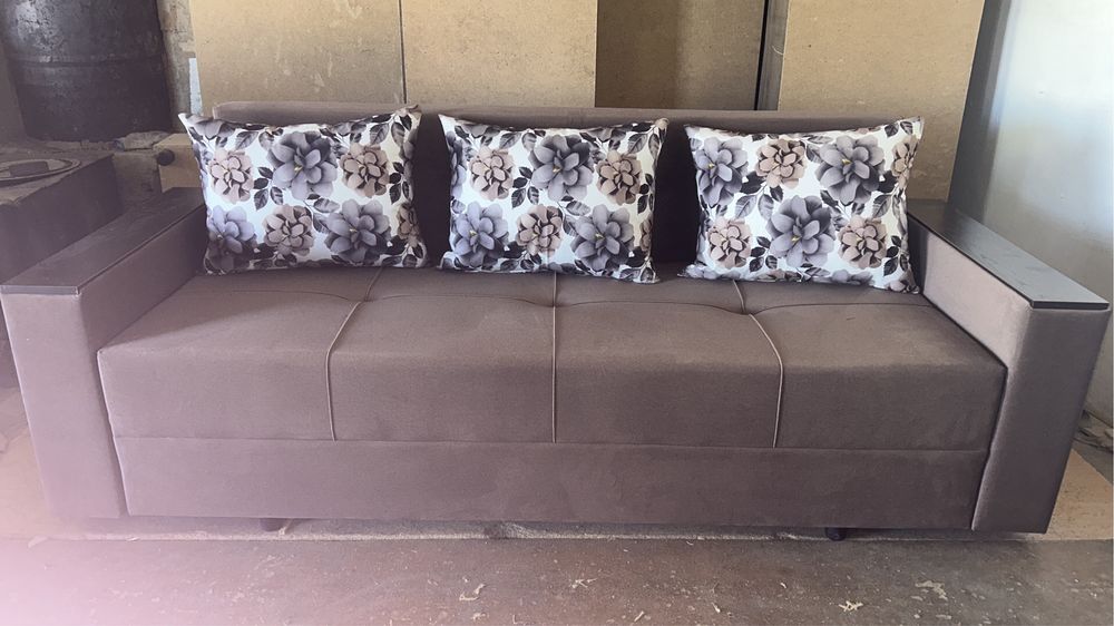 Диван тахта раскладной диван с декоративными элементами