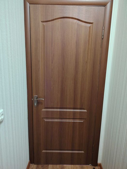 Дверь ПВХ, размер 70,цвет орех