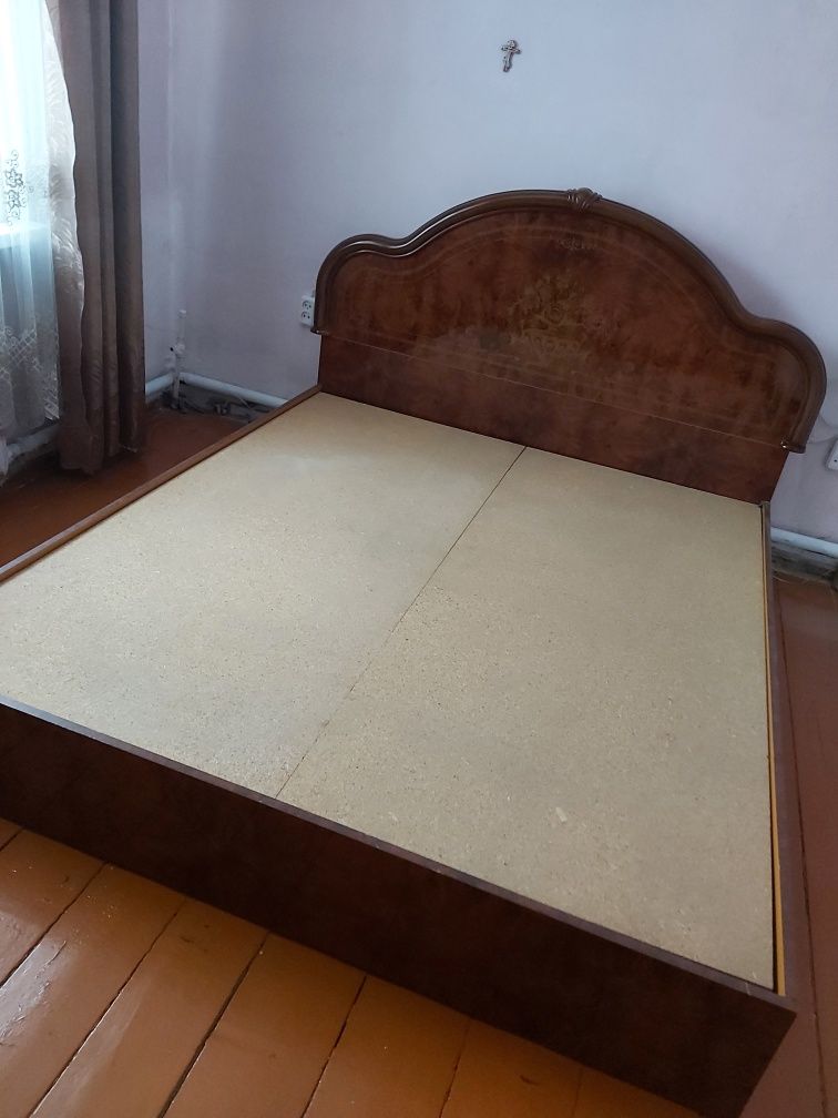 Продаю кровать в хорошем состоянии, без матраса. Размер 160*200 см. Кр