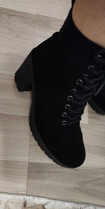 Дамски боти с ток