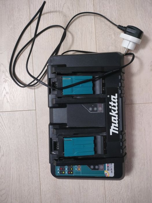 Vand incarcator rapid, dublu Makita DC18RD