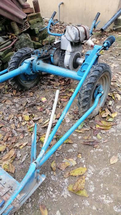 Vand motocoasa pe benzina