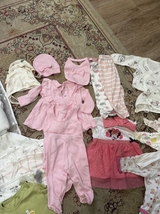 Продам конверт и пакет вещей для девочки от 0до 2мес