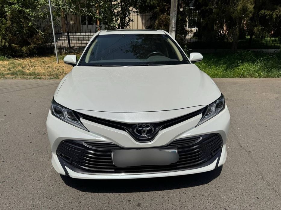Toyota Camry 2020 года