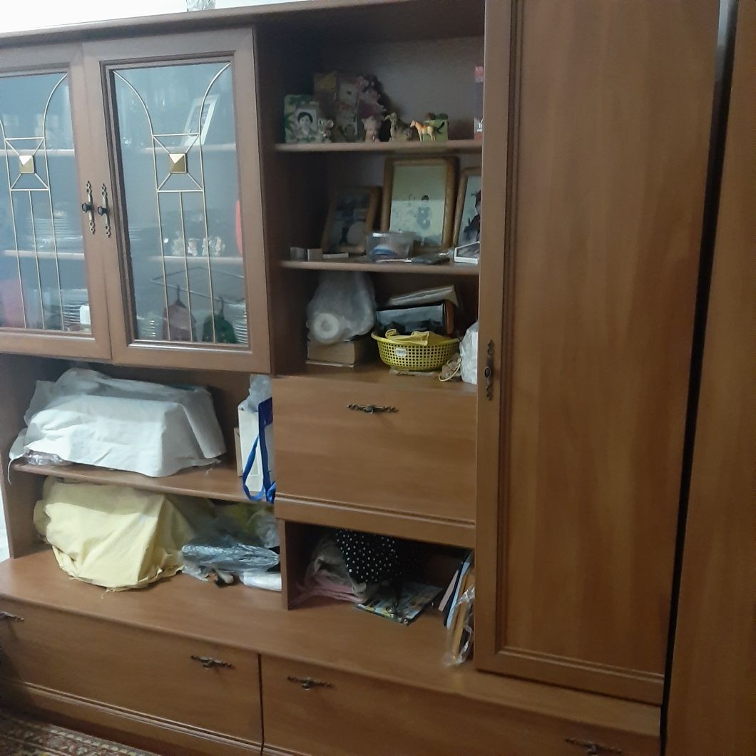 Сервант,Россия,20000т.Тахта,раздвижная, 30000т, .Сервант и шкаф,Ро