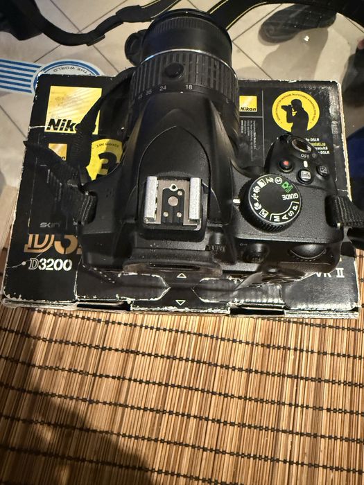 Nikon d3200 utilizat f putin < 2000 cadre +obiectiv 18 55  in cutie