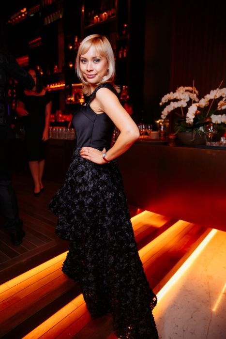 Продам черное вечернее платье 42-44 размера