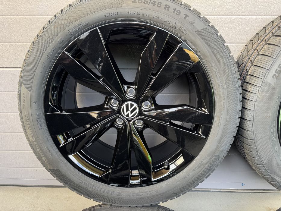 Jante Originale VW R19 ID4 E2 ID5 Black echipate iarna noi Continental