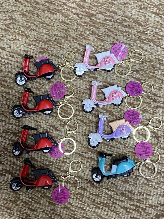 Брелоки в ассортименте , отличного качества.