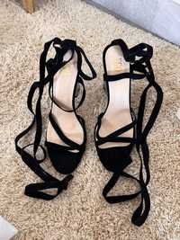 Стилни дамски сандали на висок ток в черен велур 39номер