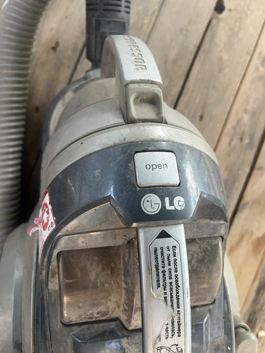 Пылесос LG оригинал рабочий лежит не пользуемся