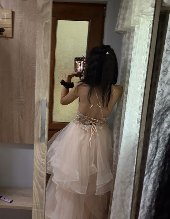 Абитуриентска рокля