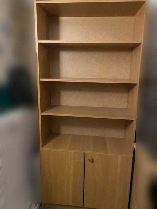 Книжный шкаф в хорошем состоянии