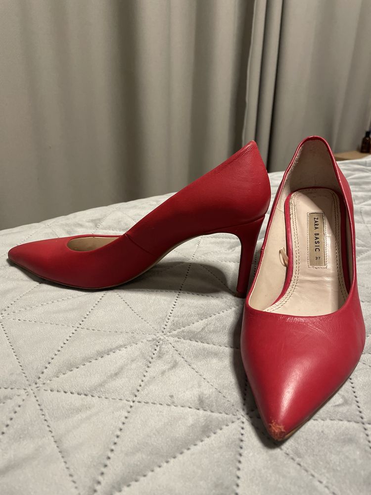 Дамски кожени обувки Zara