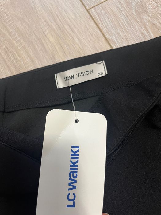 Черна пола с прехлупване