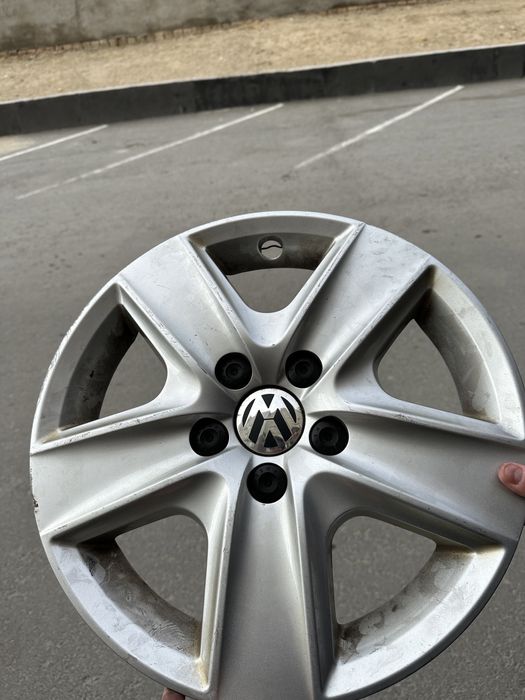 Продам оригинальный колпаки от Volkswagen R 16.