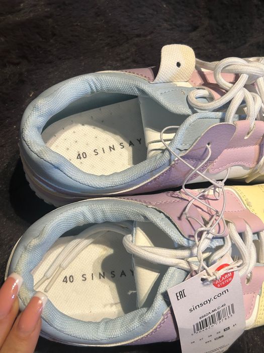 Обувки с етикет чисто нови