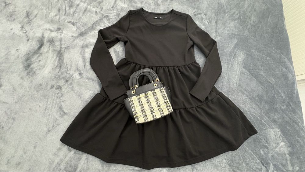 Дамска черна бейсик рокля разкроена