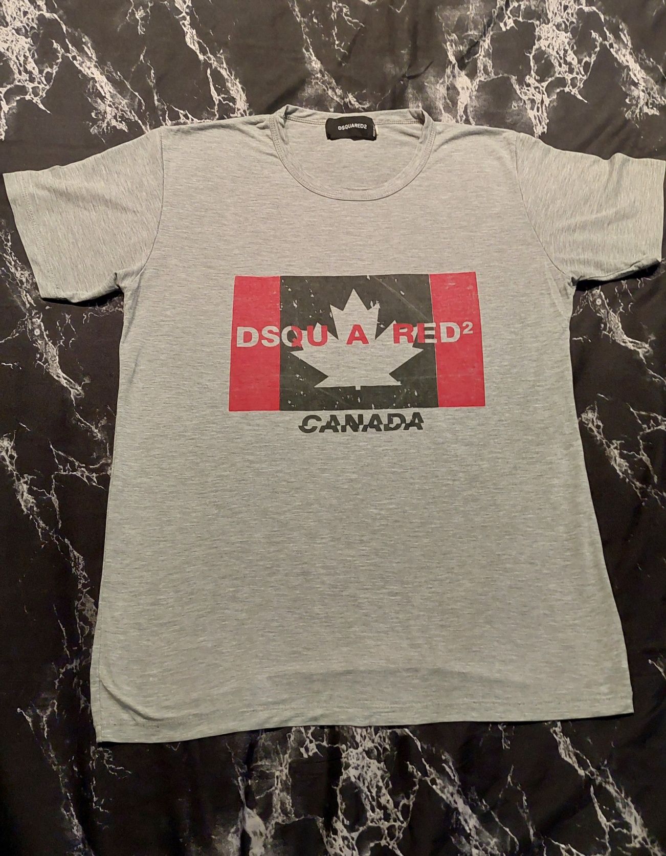 Dsquared - мъжка тениска и къси дънки!