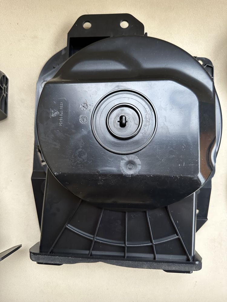 Boxa sub scaun, subwoofer BMW