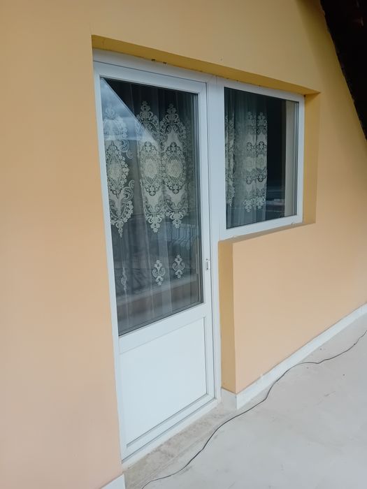 Vând geamuri și uși din termopan de balcon
