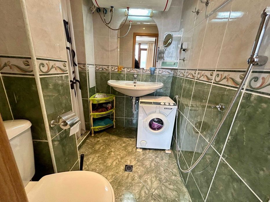 Просторен двустаен апартамент в к-с „Аштън Хол“