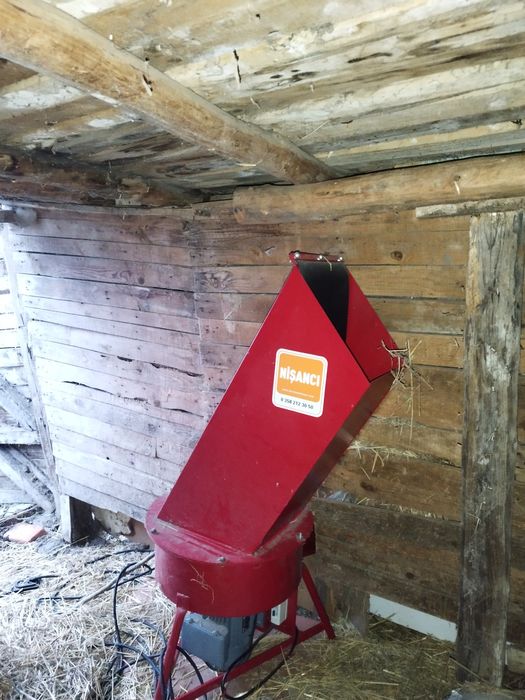 Машина за мелене на сено.