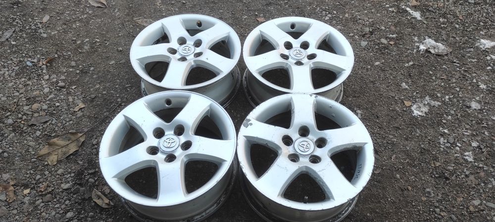 Комплект оригинальных дисков R16. Toyota Camry