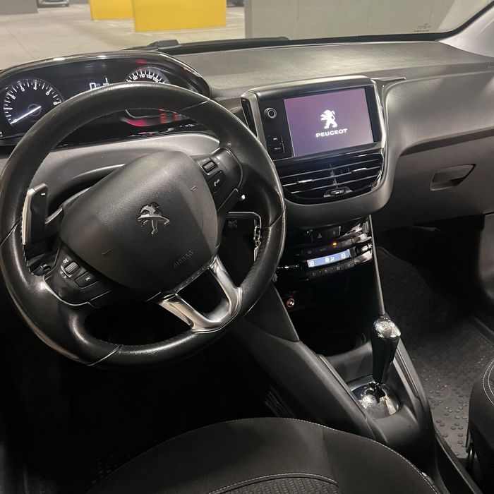 PEUGEOT 208, 2017 година