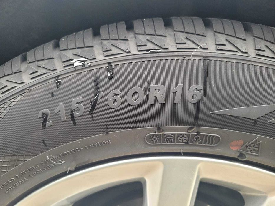 Vand Roti 215 60 16  PASSAT B8 provenienta Austria nerulate in tara