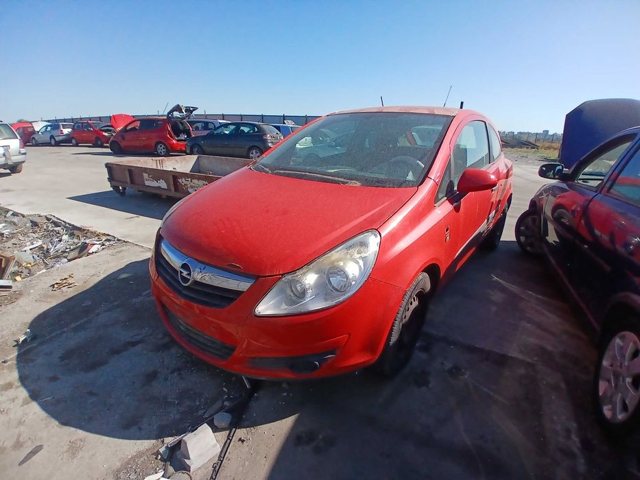 Dezmembrez opel corsa d