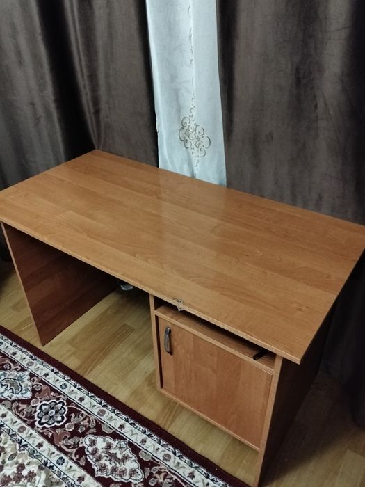 Срочно продаётся офисный стол