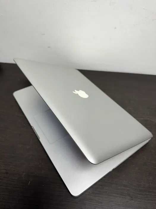 Apple MacBook Pro 15 - Intel Core i7 - 8GB - 750GB - Os High Sierra