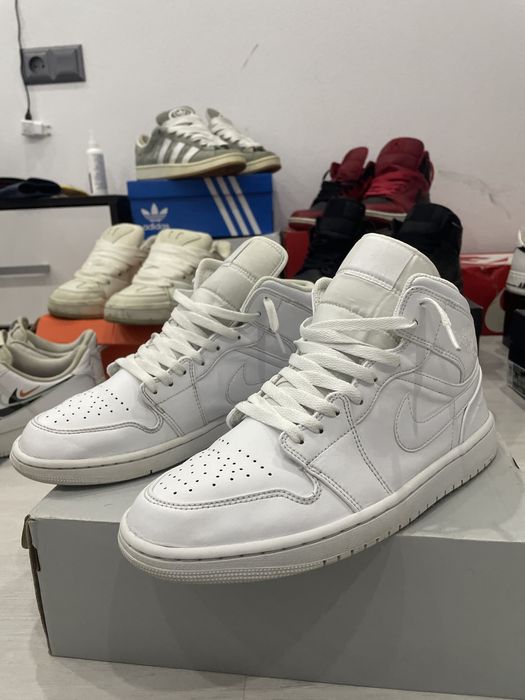 Jordan 1 mid tripple white