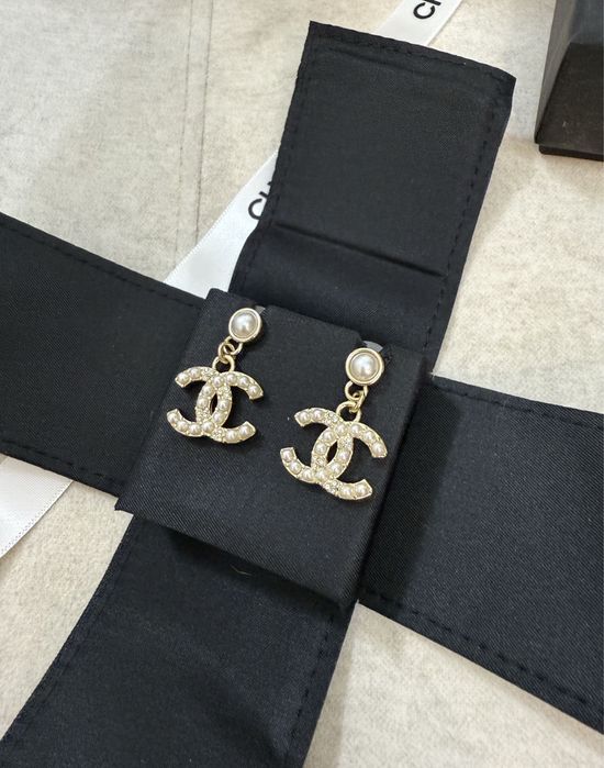 Серьги и брошь шанель с упаковкой