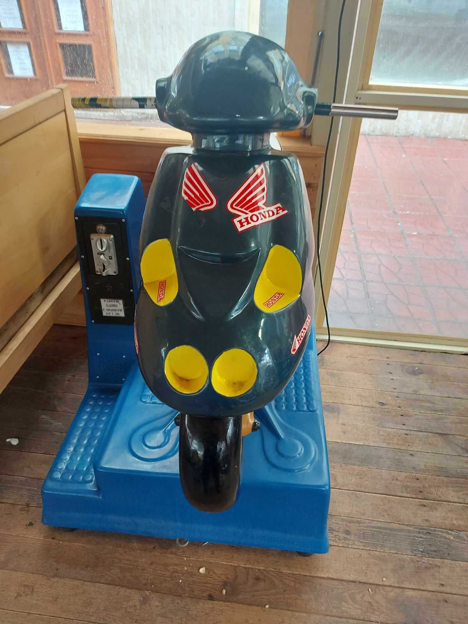 Детска клатушка скутер-мотор
