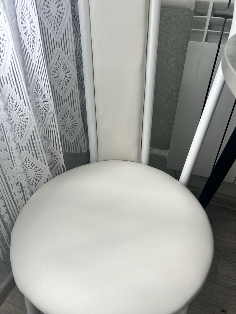 Продам новые стулья